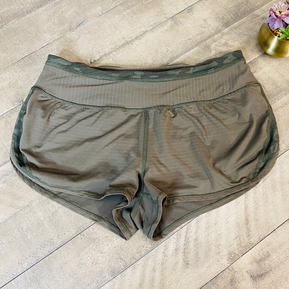 LULULEMON Jogger Sweat Shorts Taupe 2" inseam back zipper pocket Size 6‎
